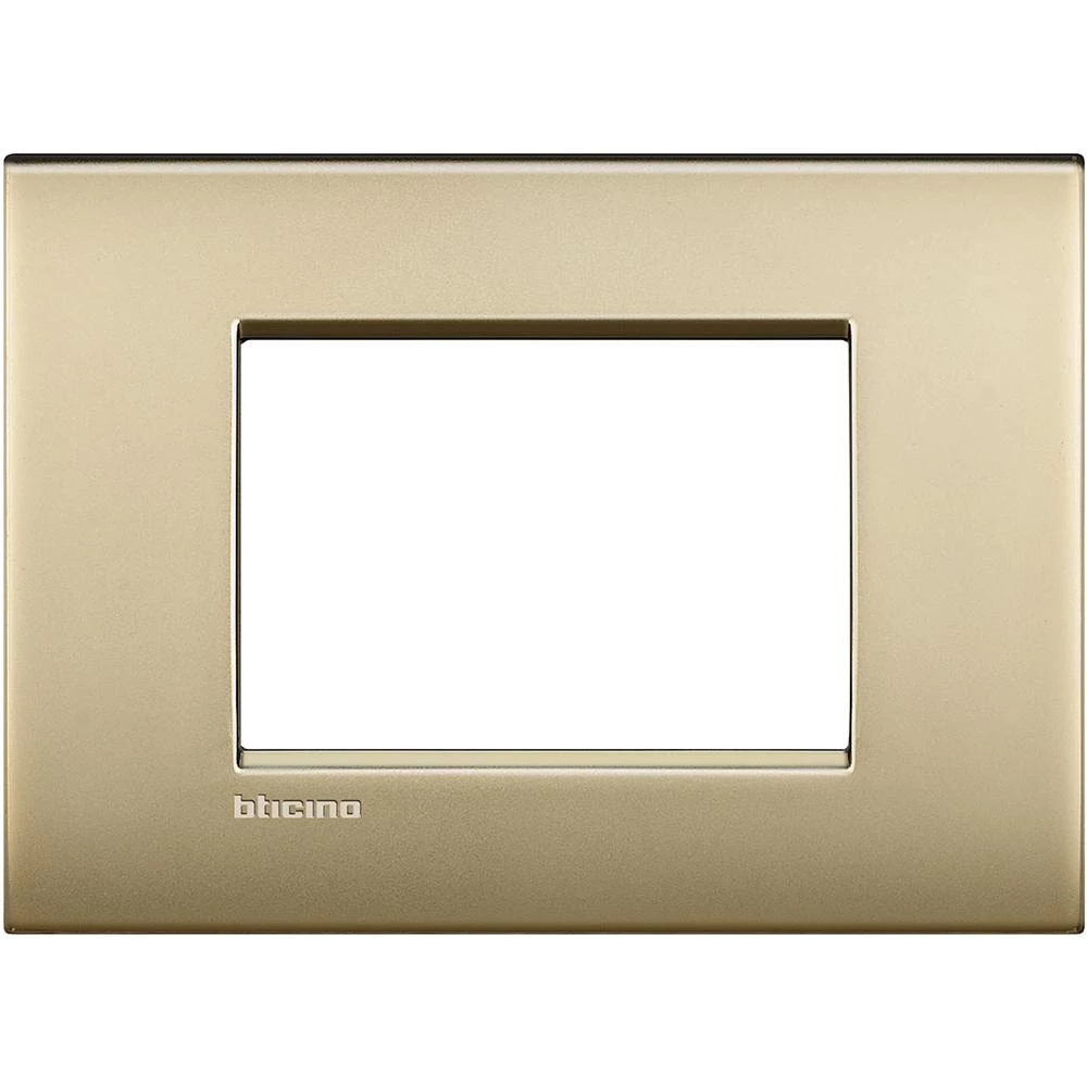  артикул LNC4803OF название Рамка итальянский стандарт 3 мод, цвет Золото матовое, LivingLight, Bticino