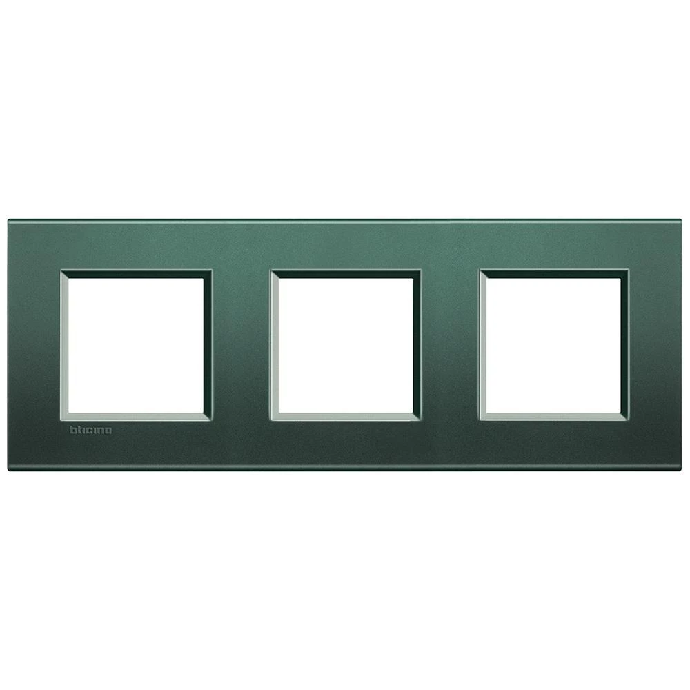  артикул LNA4802M3PK название Рамка 3-ая (тройная) прямоугольная, цвет Зеленый шелк, LivingLight, Bticino