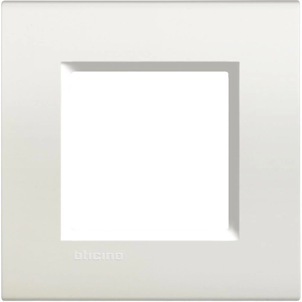 артикул LNA4802BI название Рамка 1-ая (одинарная) прямоугольная, цвет Белый, LivingLight, Bticino
