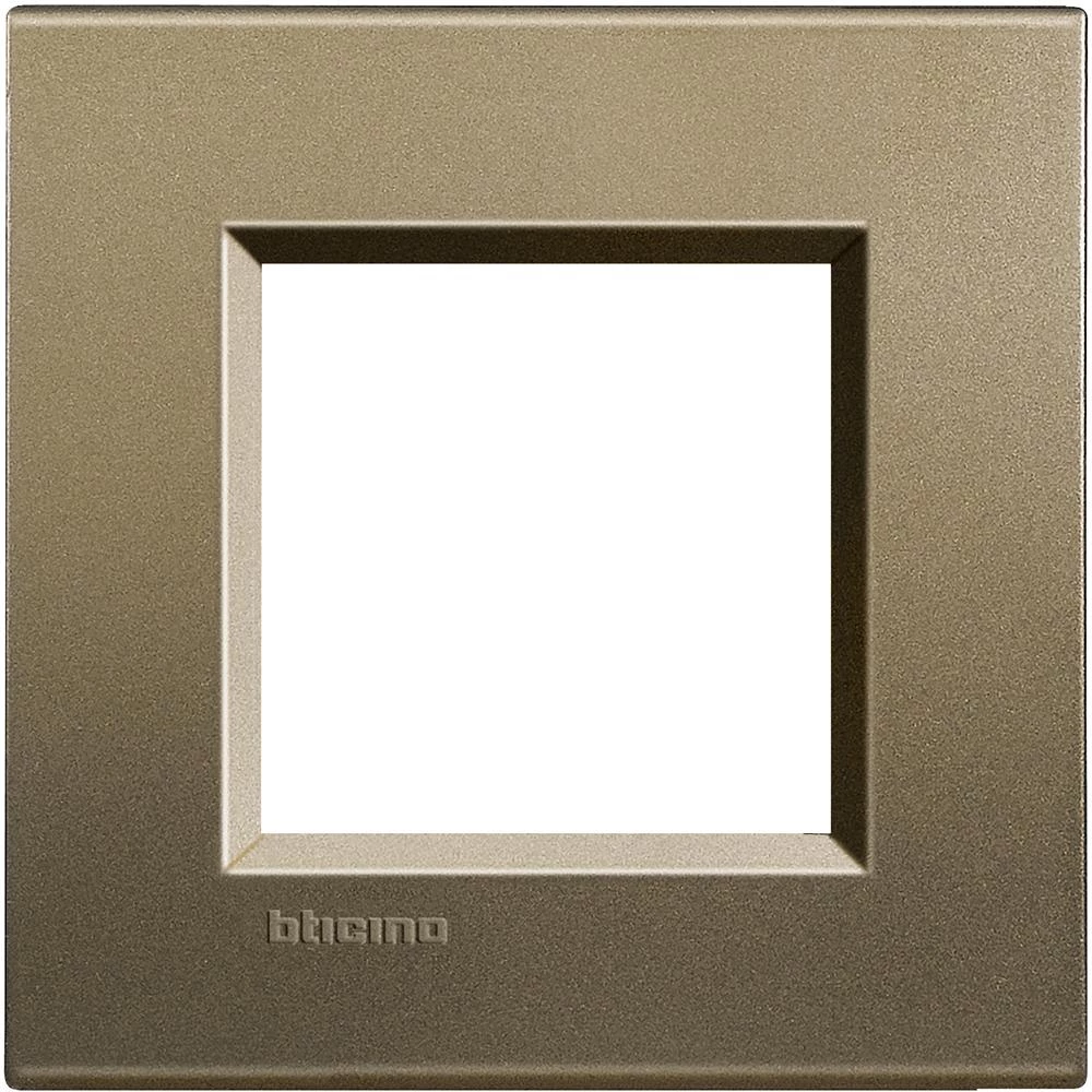  артикул LNA4802SQ название Рамка 1-ая (одинарная) прямоугольная, цвет Коричневый шелк, LivingLight, Bticino