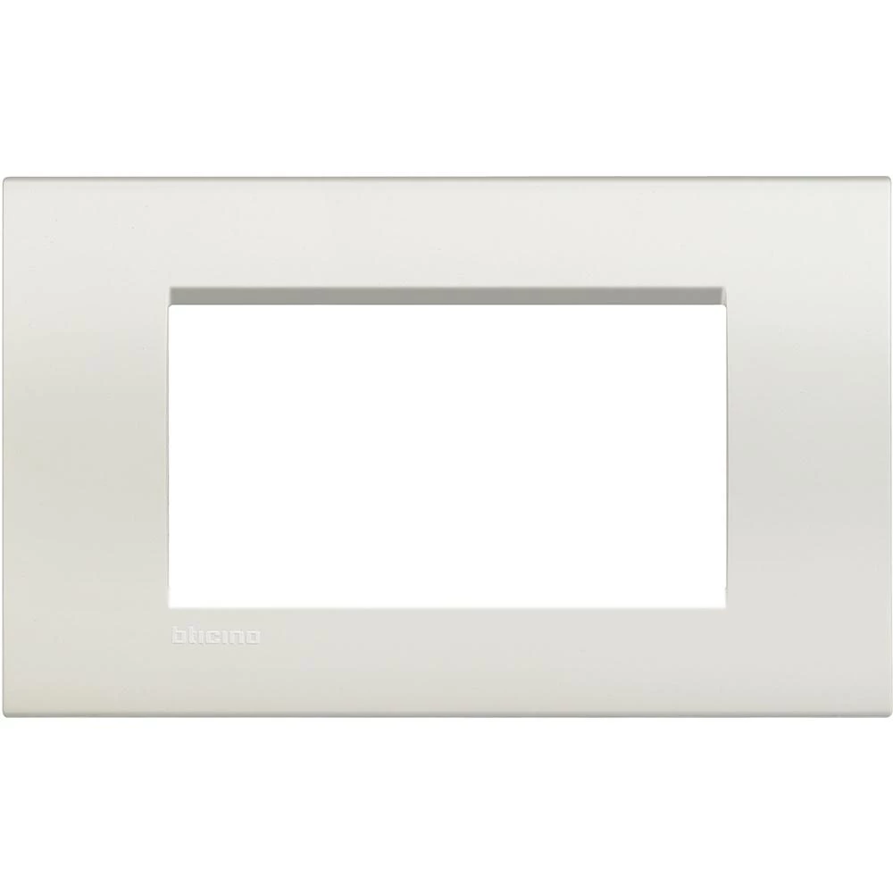  артикул LNA4804BI название Рамка итальянский стандарт 4 мод прямоугольная, цвет Белый, LivingLight, Bticino